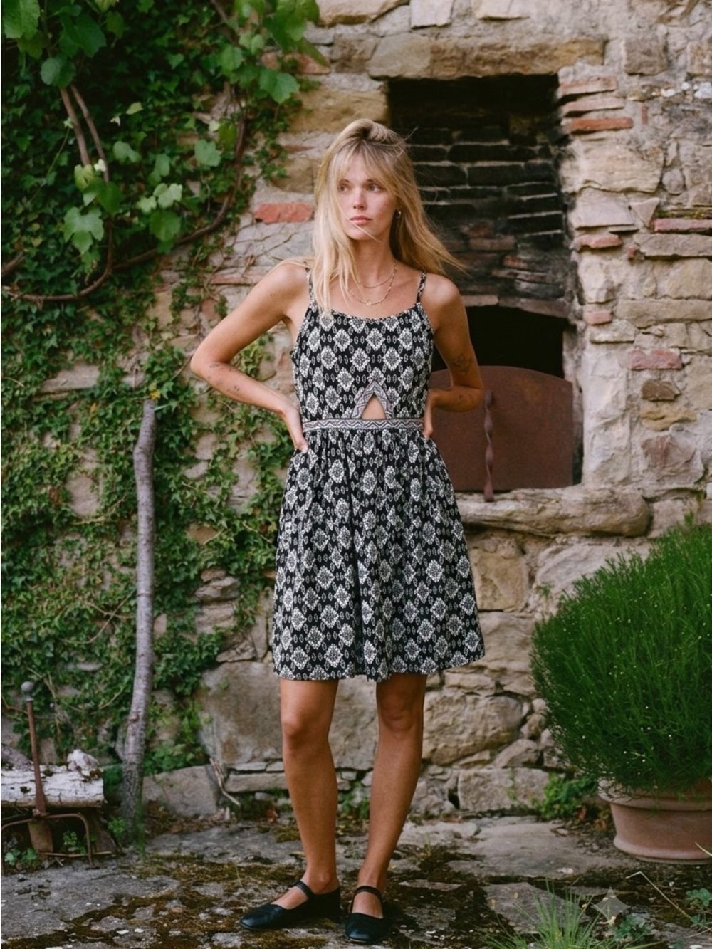 Band of Gypsies Geo Cutout Mini Dress Black White S Festival Boho Summer Casual
